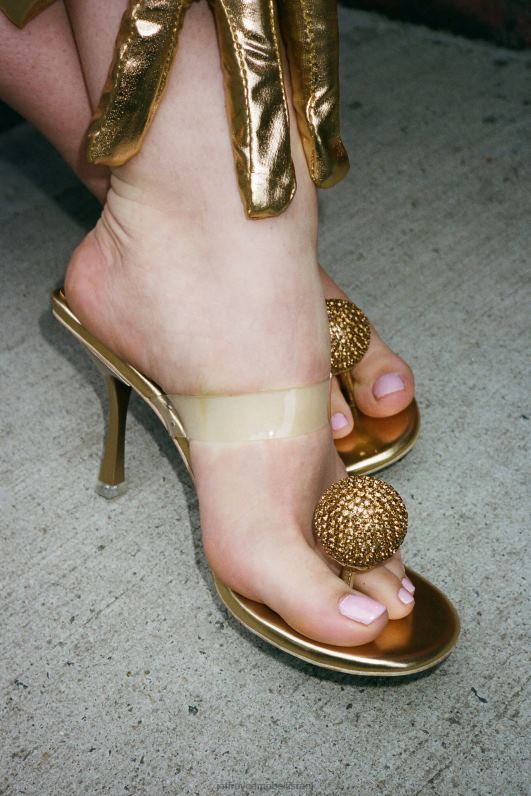 il Jeffrey Campbell מְלוּטָשׁ סנדל עם עקבים נשים זהב שקוף NN6N61502